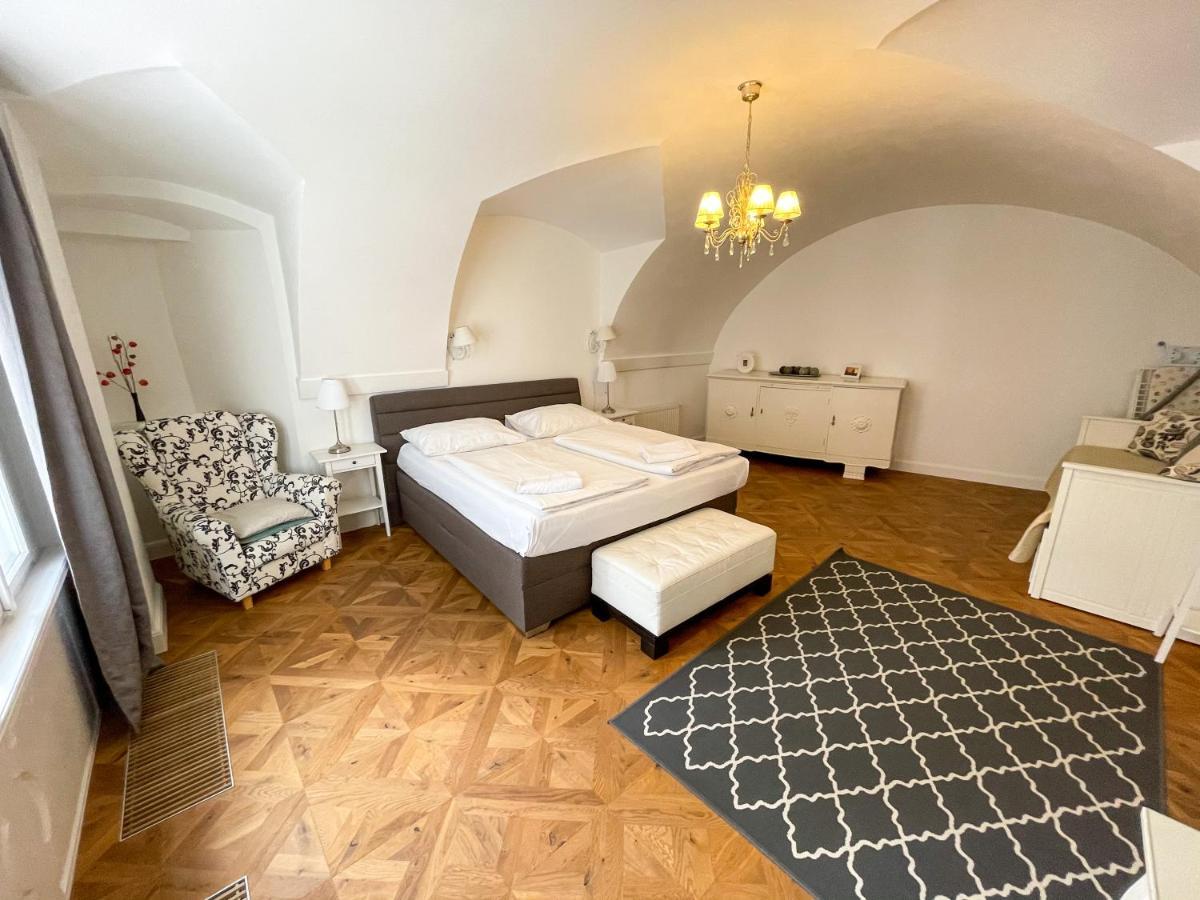 U Obecniho Dvora - Old Town Apartment プラハ エクステリア 写真